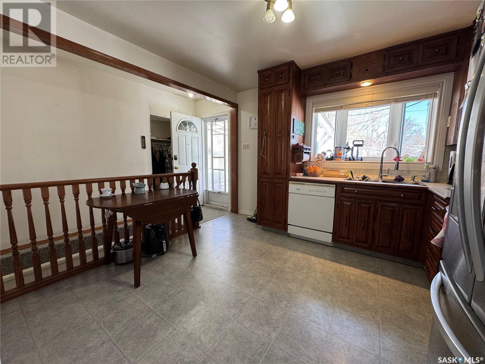 1043 Simpson Avenue, Moose Jaw, Saskatchewan  S6H 4M7 - Photo 5 - SK009286