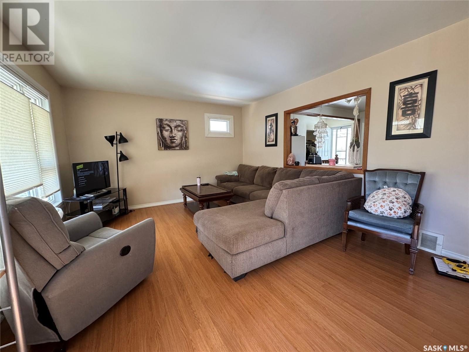 1043 Simpson Avenue, Moose Jaw, Saskatchewan  S6H 4M7 - Photo 6 - SK009286