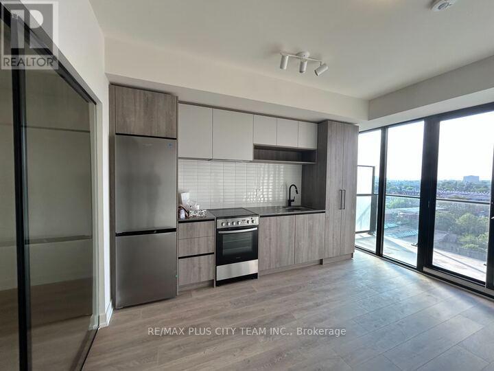 916 - 181 Sterling Road, Toronto (Dufferin Grove), Ontario  M6R 0B2 - Photo 2 - C12213991
