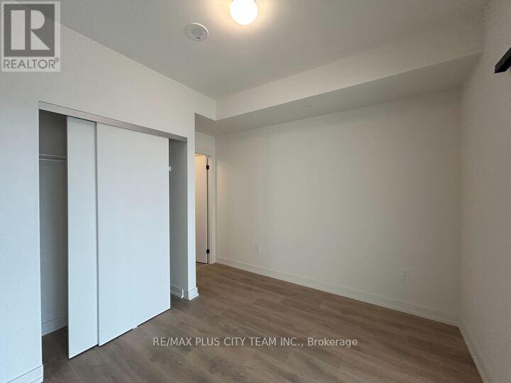 916 - 181 Sterling Road, Toronto (Dufferin Grove), Ontario  M6R 0B2 - Photo 6 - C12213991