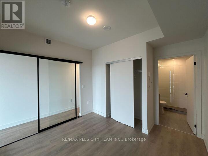 916 - 181 Sterling Road, Toronto (Dufferin Grove), Ontario  M6R 0B2 - Photo 7 - C12213991