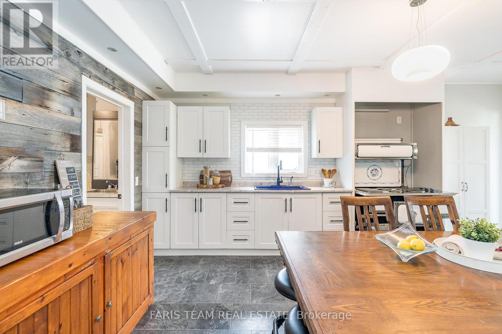 160 Lafontaine Road W, Tiny, Ontario  L9M 0H1 - Photo 8 - S12216270