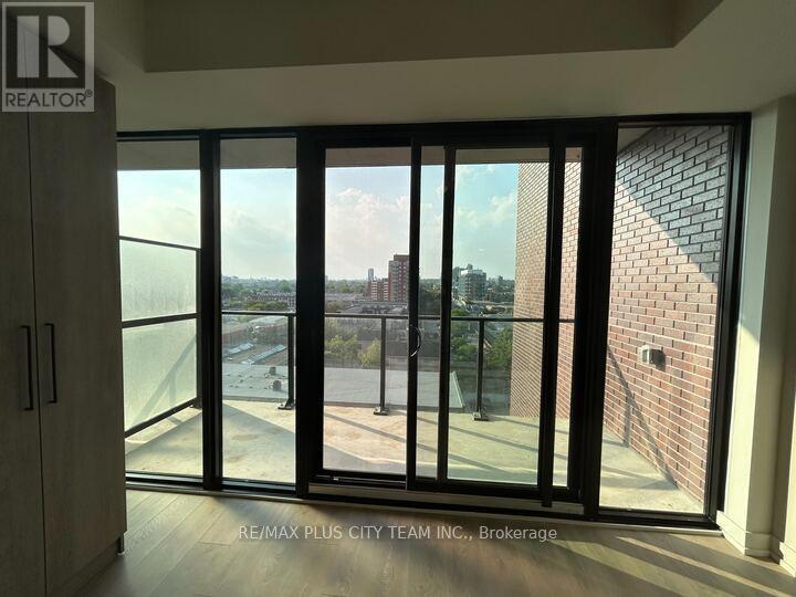 916 - 181 Sterling Road, Toronto (Dufferin Grove), Ontario  M6R 0B2 - Photo 4 - C12213991