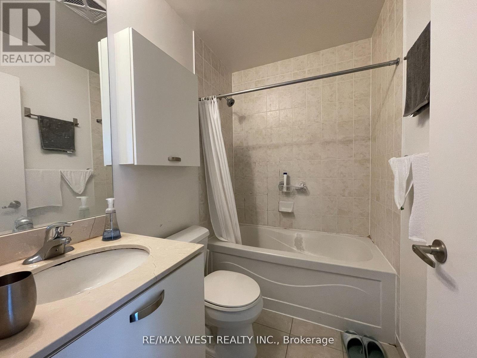 2506 - 38 Grenville Street, Toronto (Bay Street Corridor), Ontario  M4Y 3G5 - Photo 7 - C12216304