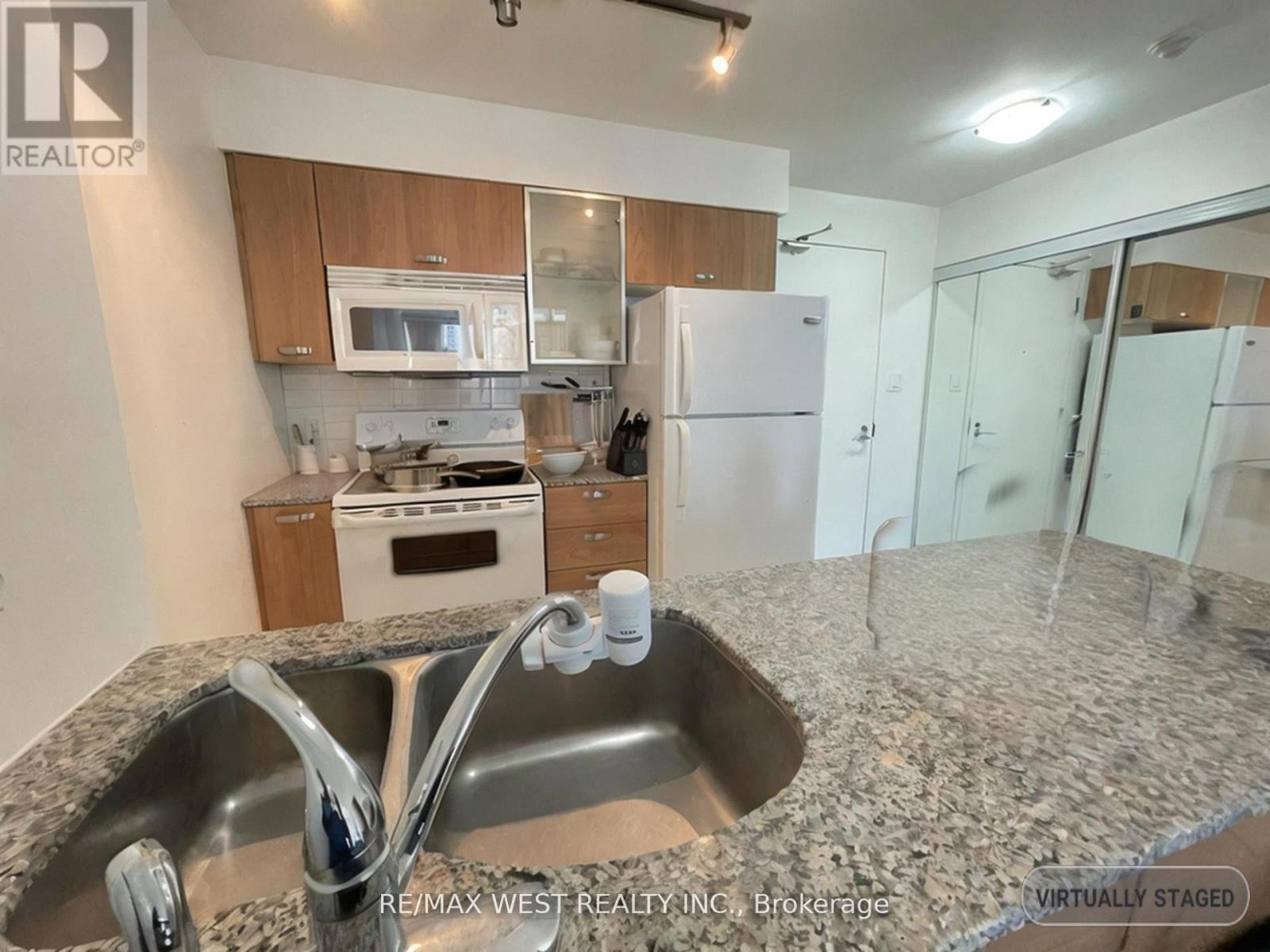 2506 - 38 Grenville Street, Toronto (Bay Street Corridor), Ontario  M4Y 3G5 - Photo 3 - C12216304