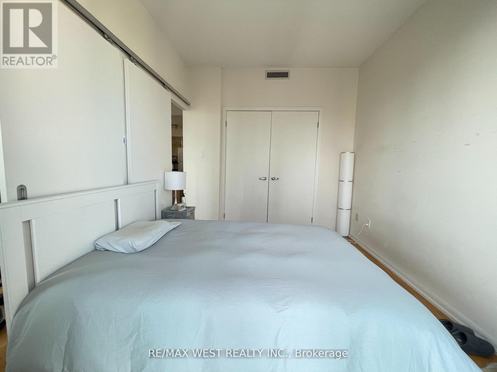 2506 - 38 Grenville Street, Toronto (Bay Street Corridor), Ontario  M4Y 3G5 - Photo 4 - C12216304