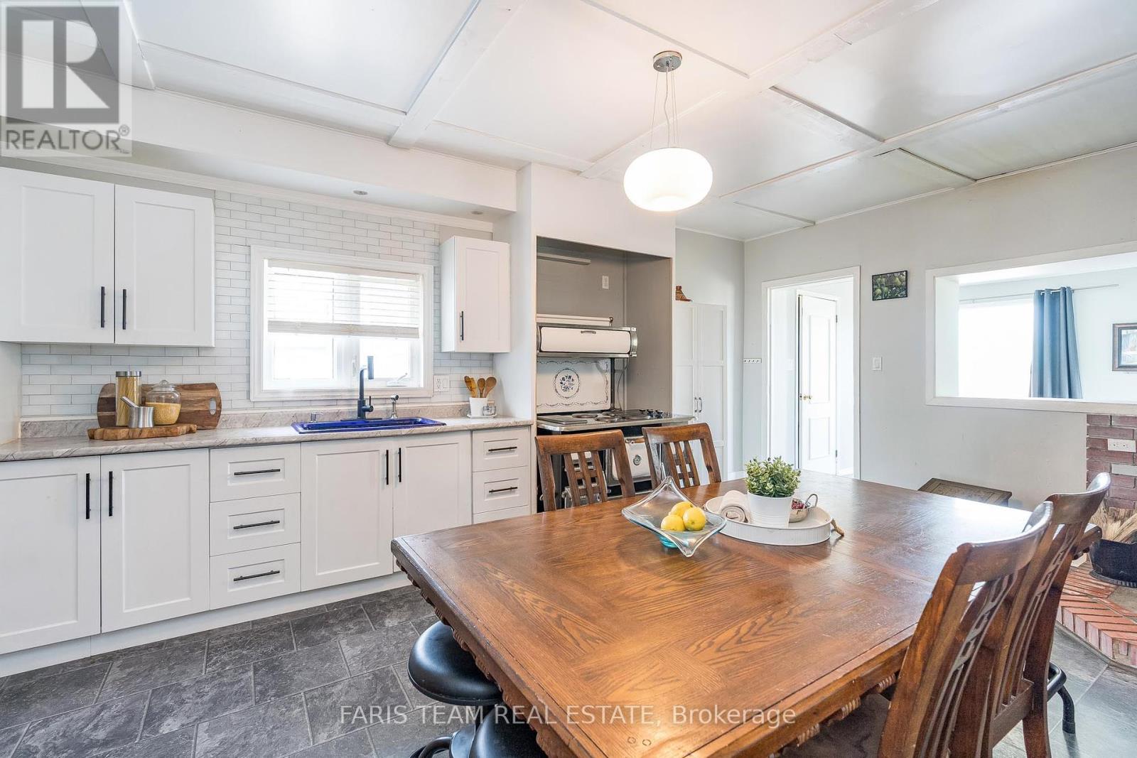 160 Lafontaine Road W, Tiny, Ontario  L9M 0H1 - Photo 7 - S12216270