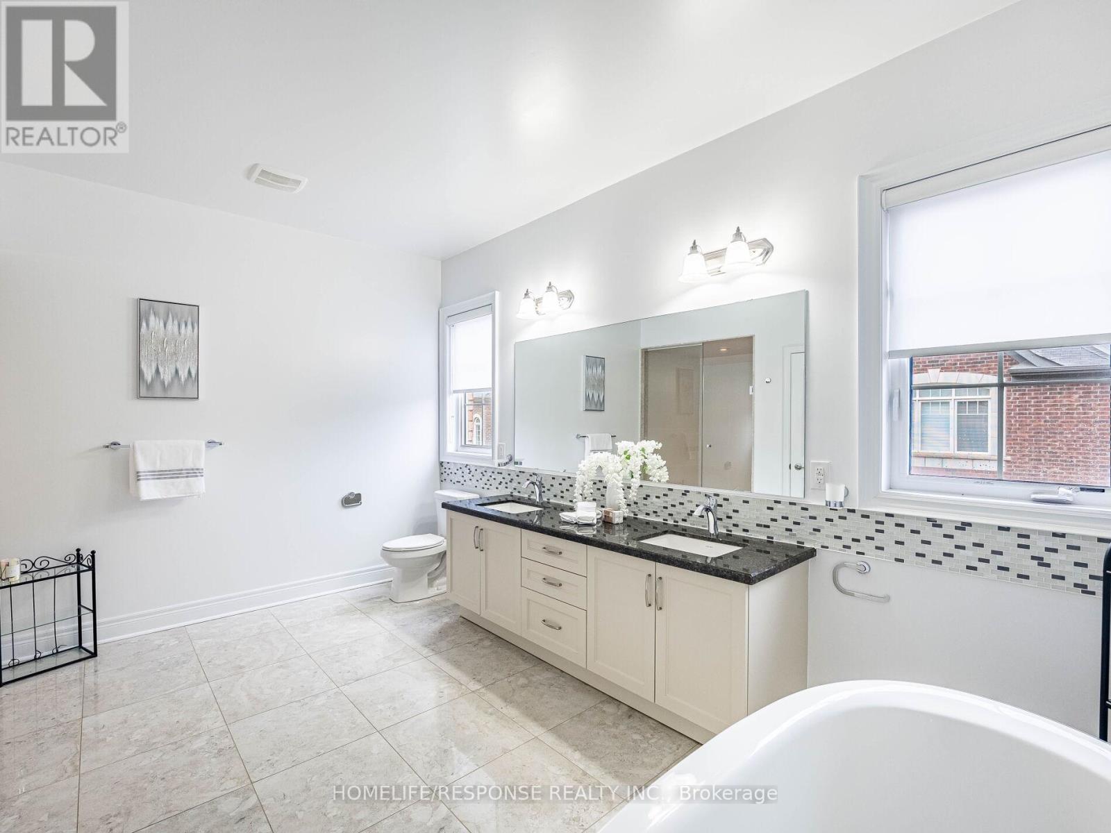 226 Jessie Caverhill Passage, Oakville, Ontario  L7M 0Z6 - Photo 22 - W12213305