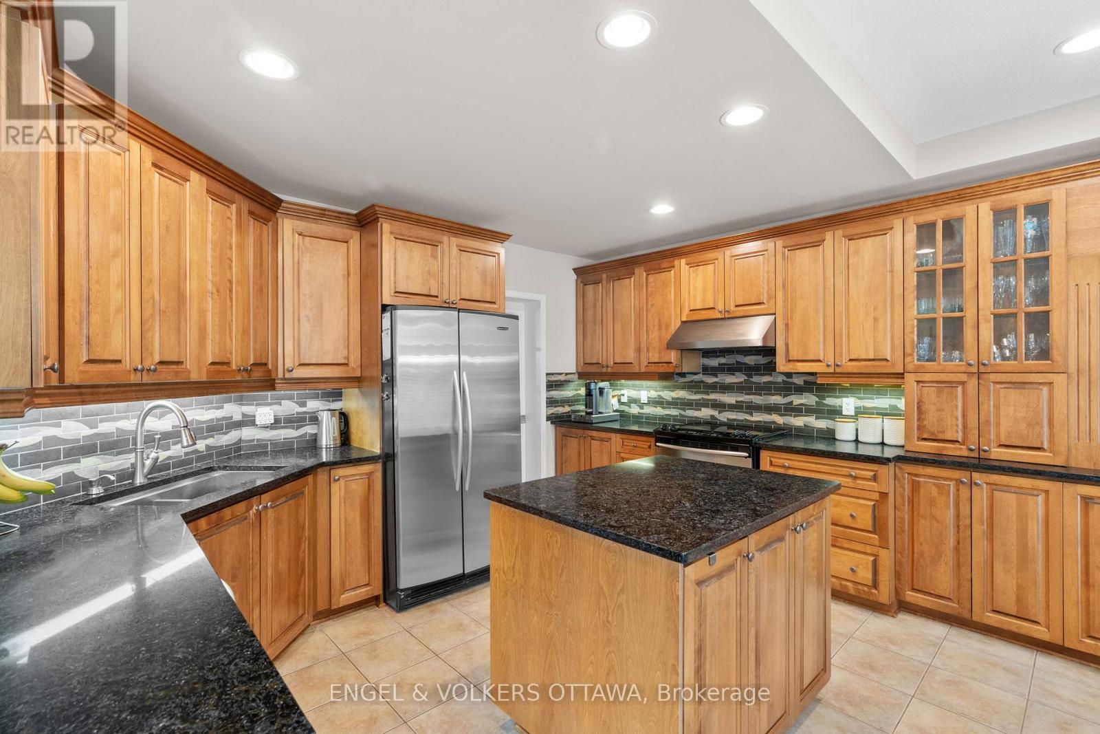 705 Larcastle Circle, Ottawa, Ontario  K4A 4Z2 - Photo 17 - X12216377