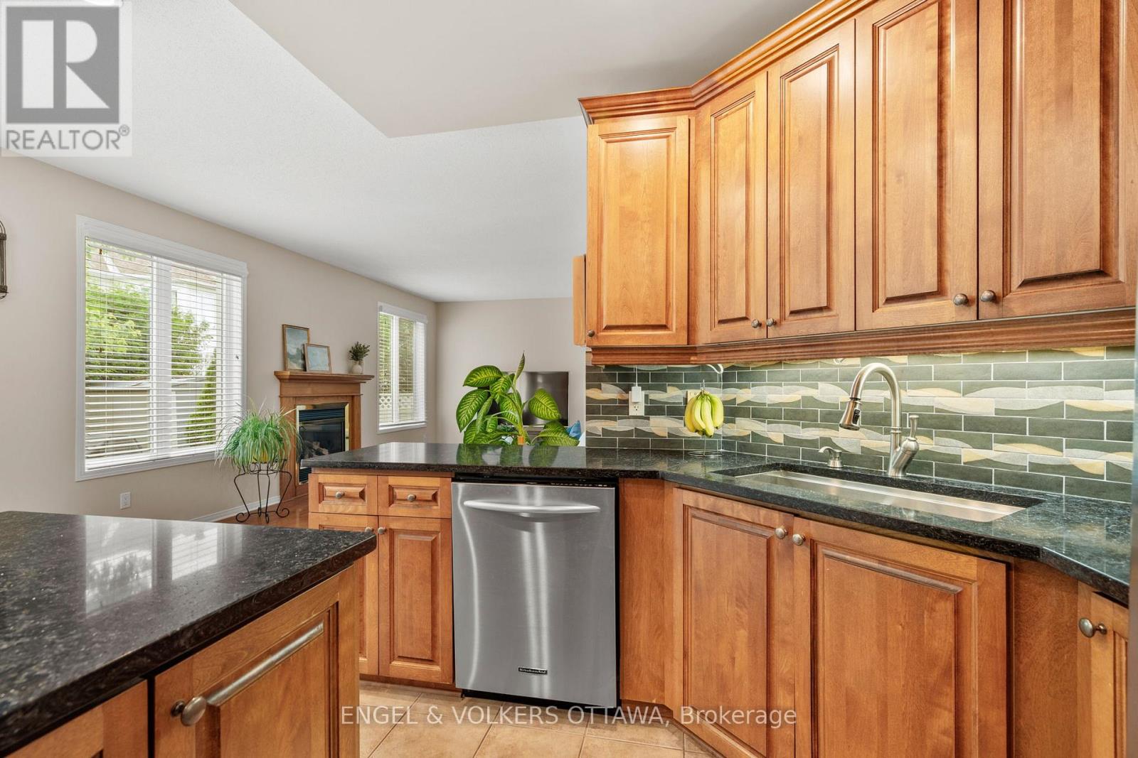705 Larcastle Circle, Ottawa, Ontario  K4A 4Z2 - Photo 19 - X12216377