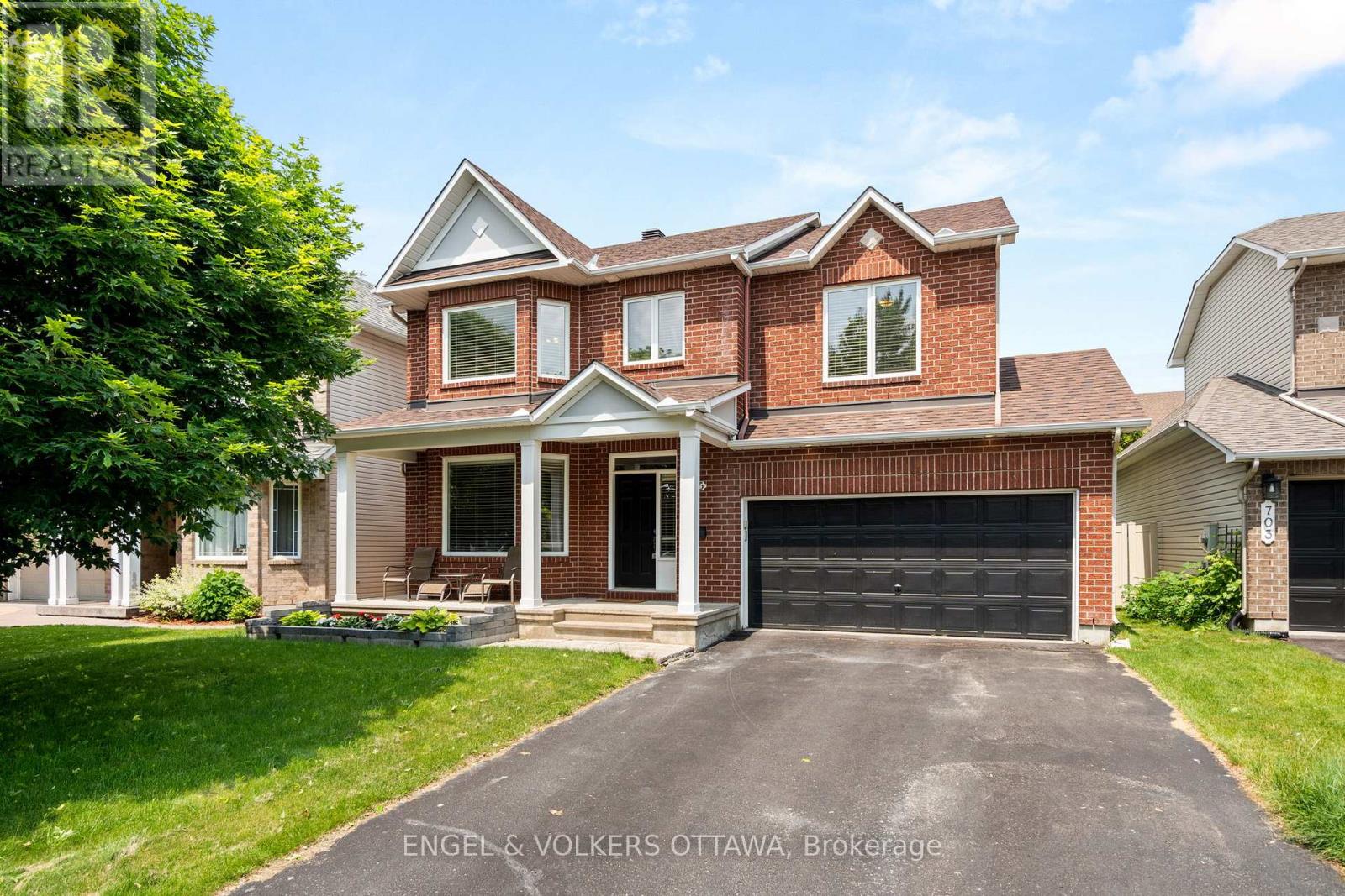 705 Larcastle Circle, Ottawa, Ontario  K4A 4Z2 - Photo 2 - X12216377