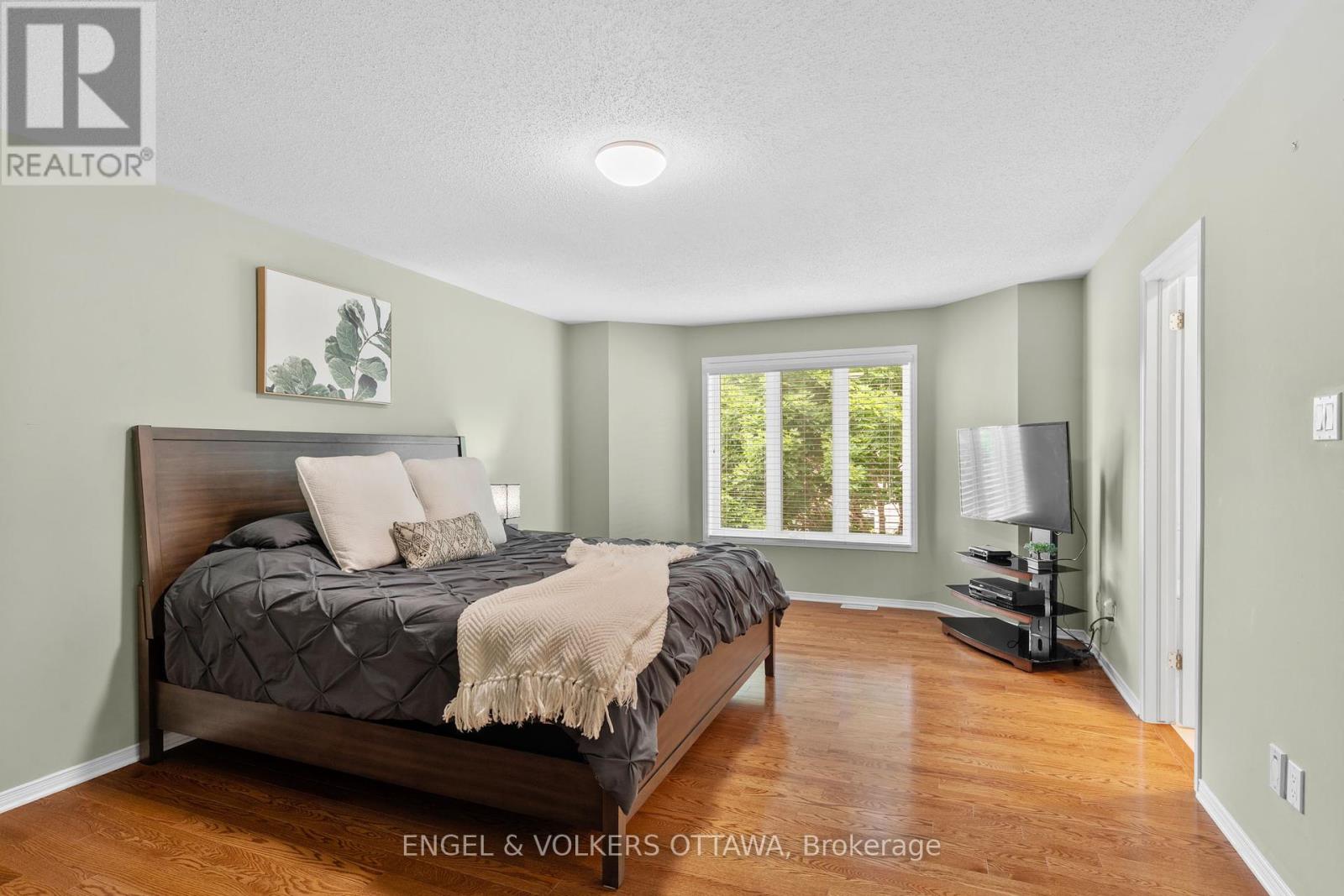705 Larcastle Circle, Ottawa, Ontario  K4A 4Z2 - Photo 23 - X12216377