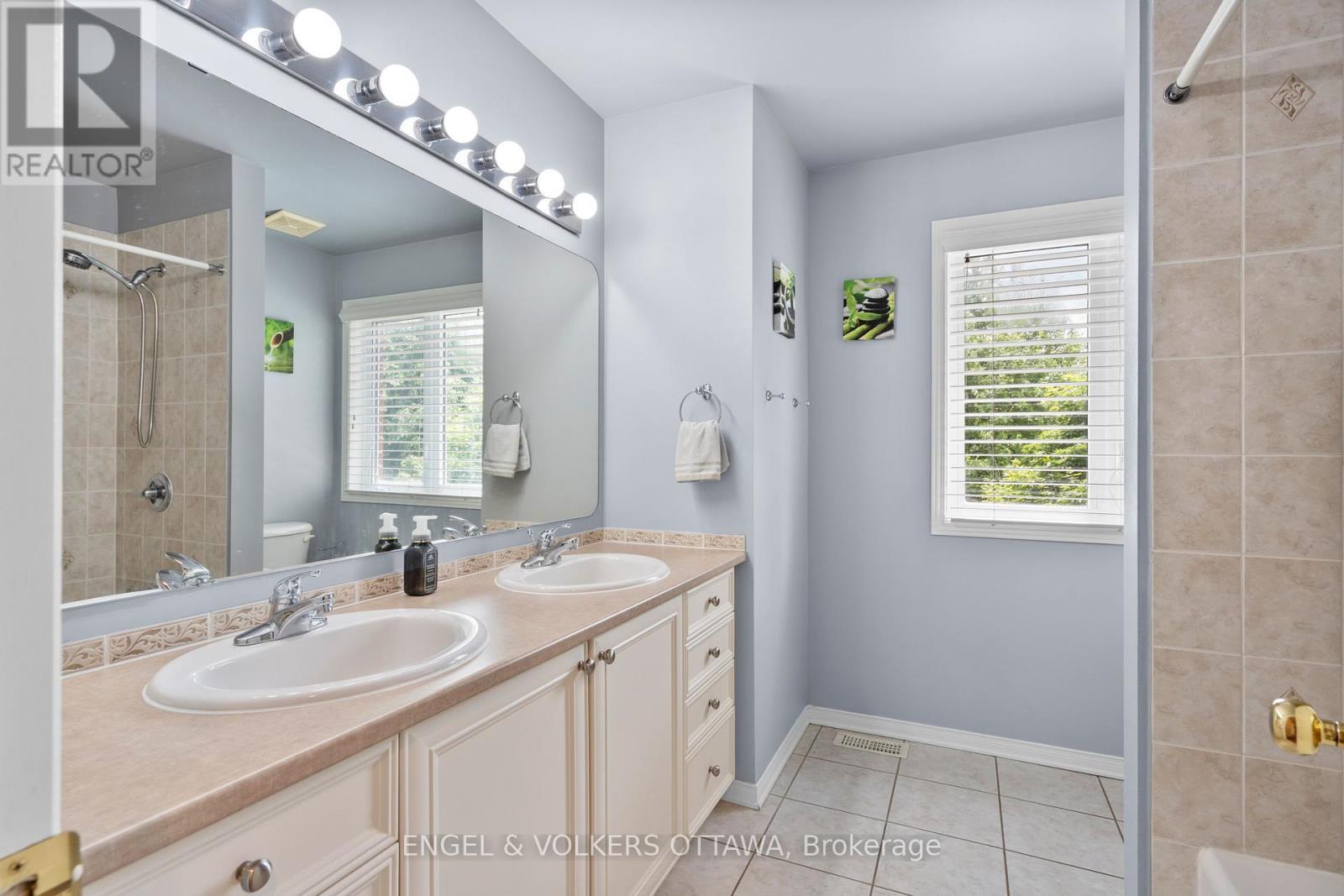 705 Larcastle Circle, Ottawa, Ontario  K4A 4Z2 - Photo 37 - X12216377
