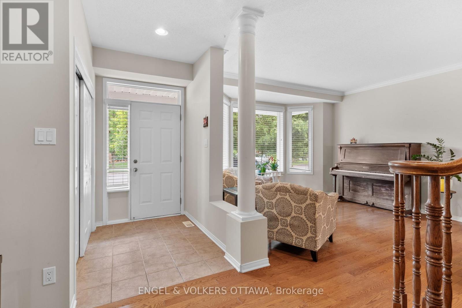 705 Larcastle Circle, Ottawa, Ontario  K4A 4Z2 - Photo 4 - X12216377