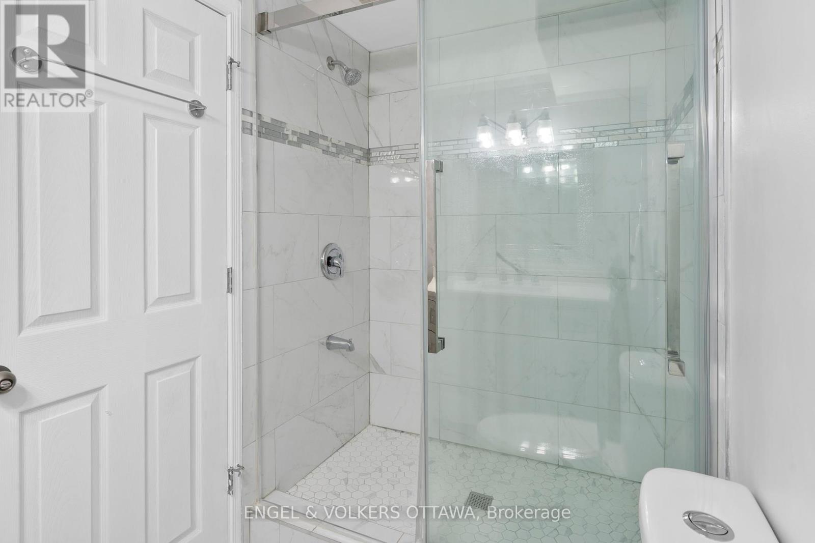 705 Larcastle Circle, Ottawa, Ontario  K4A 4Z2 - Photo 42 - X12216377