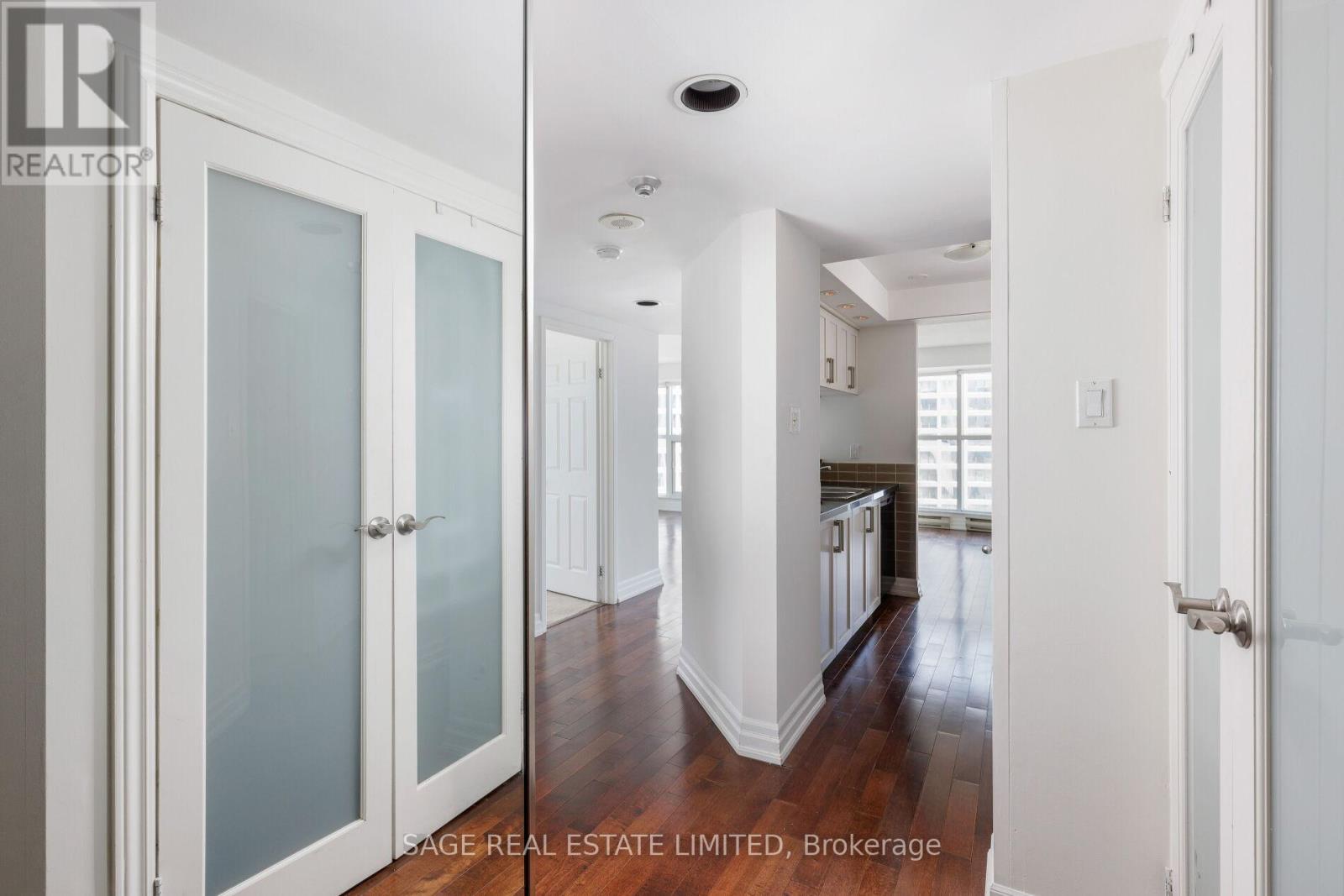 3002 - 99 Harbour Square, Toronto (Waterfront Communities), Ontario  M5J 2H2 - Photo 13 - C12216336