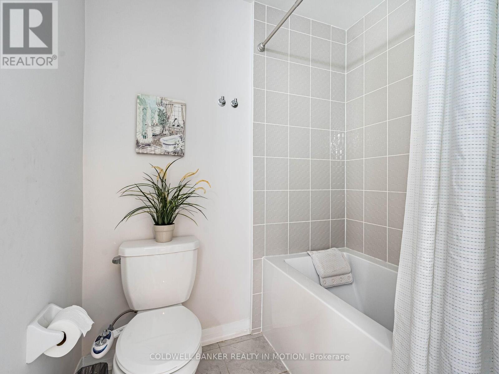 353 Provident Way, Hamilton (Mount Hope), Ontario  L0R 1W0 - Photo 32 - X12216266