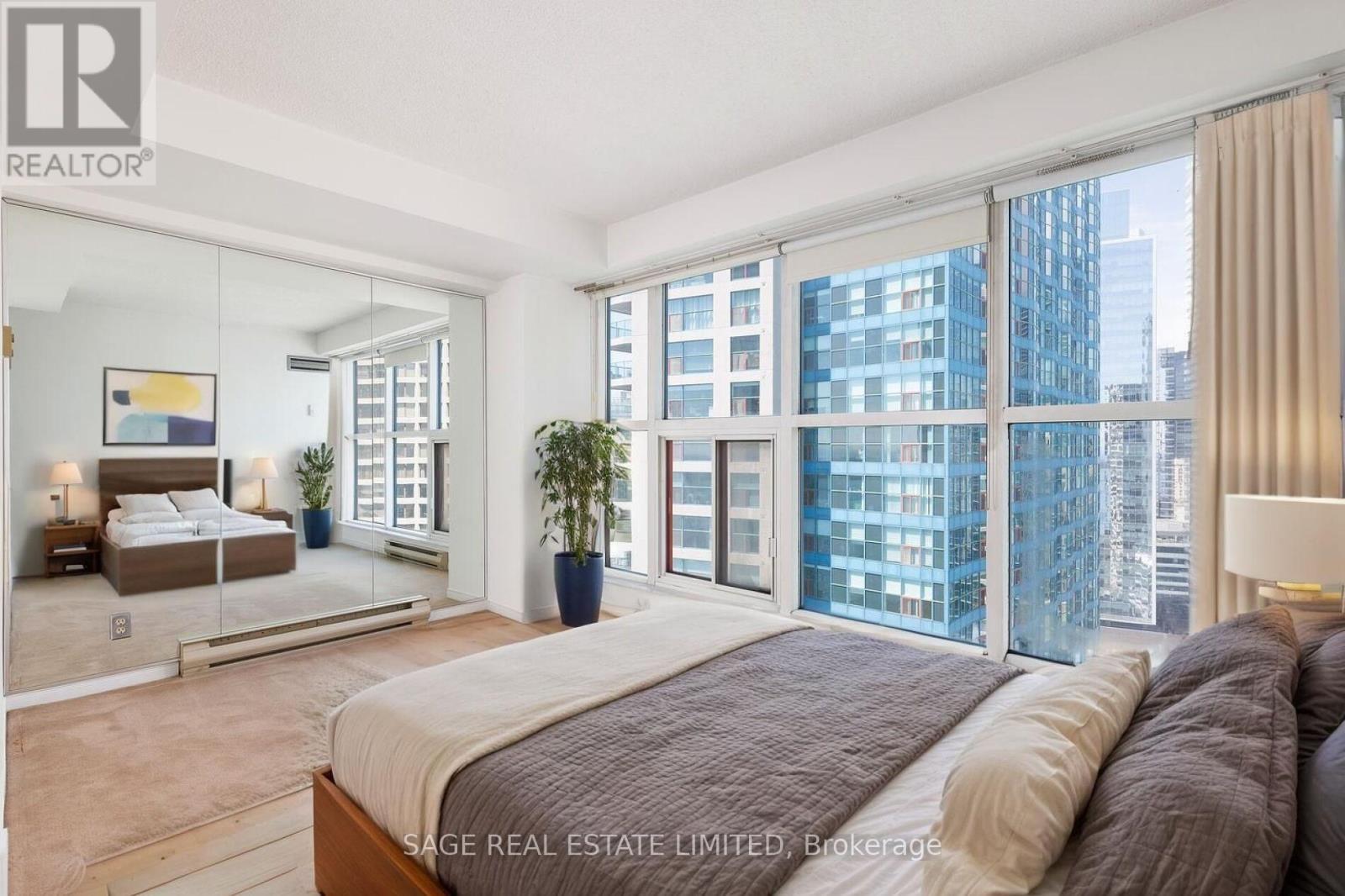 3002 - 99 Harbour Square, Toronto (Waterfront Communities), Ontario  M5J 2H2 - Photo 21 - C12216336