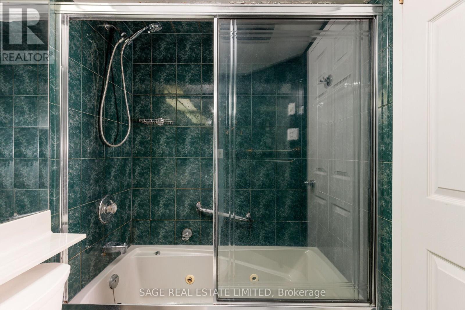 3002 - 99 Harbour Square, Toronto (Waterfront Communities), Ontario  M5J 2H2 - Photo 26 - C12216336
