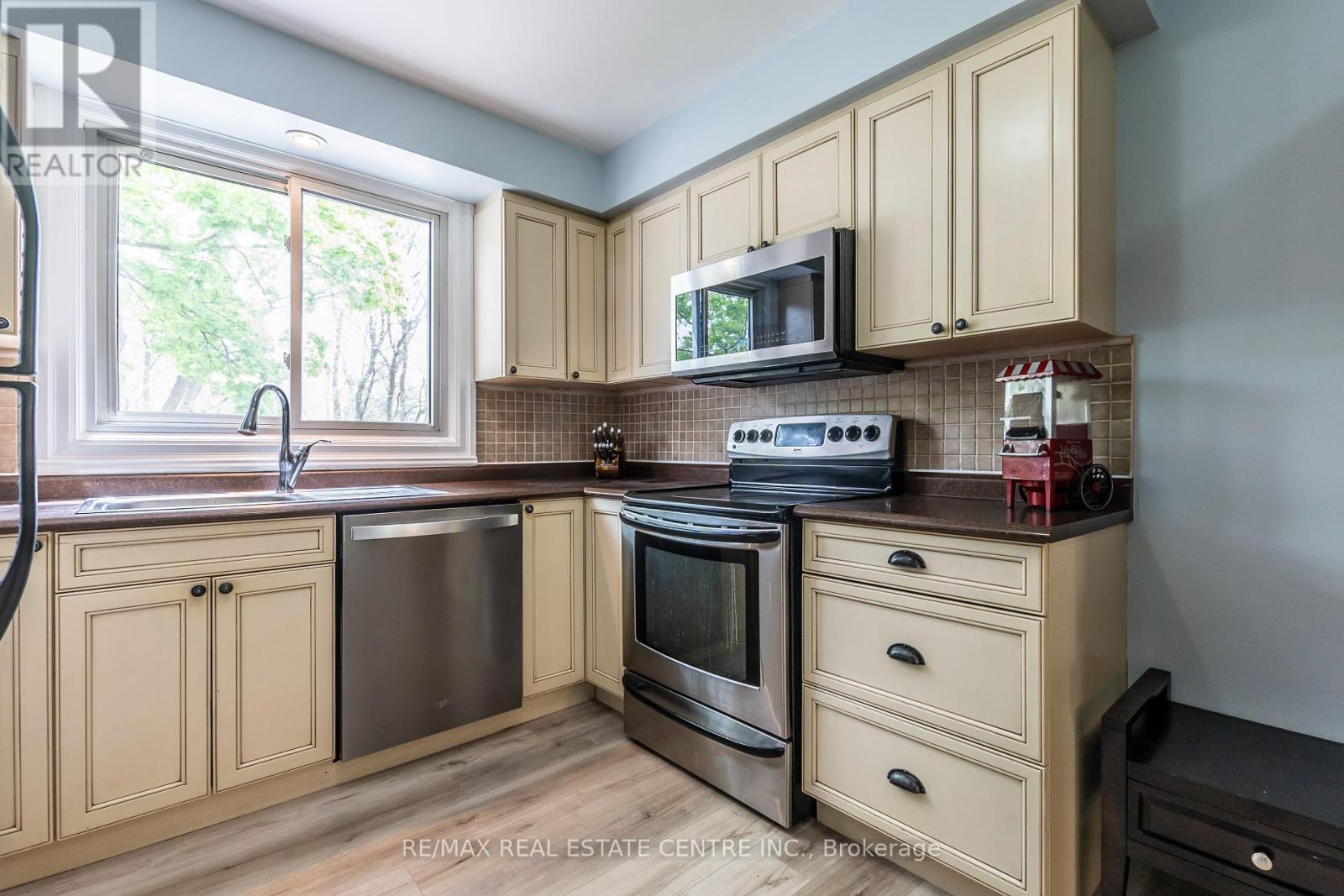 7 - 121 Morgan Avenue, Kitchener, Ontario  N2A 2M4 - Photo 4 - X12216276