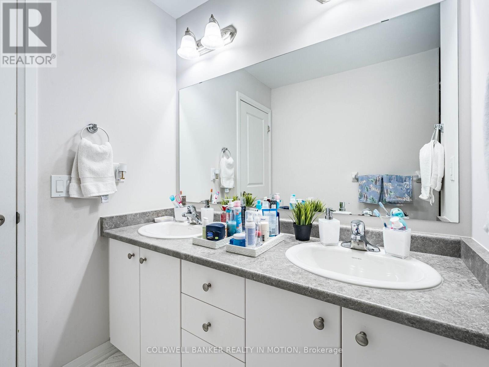 353 Provident Way, Hamilton (Mount Hope), Ontario  L0R 1W0 - Photo 28 - X12216266