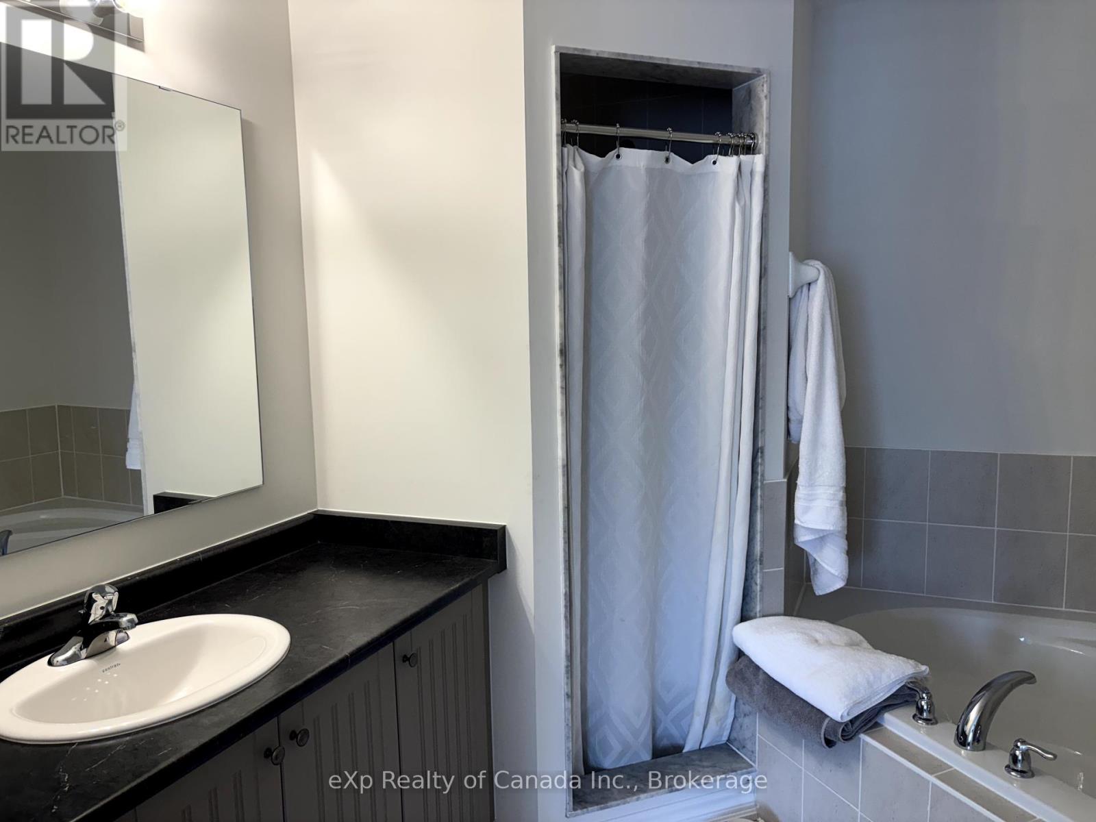 92 Baker Street, Thorold, Ontario  L2V 0N1 - Photo 4 - X12216414