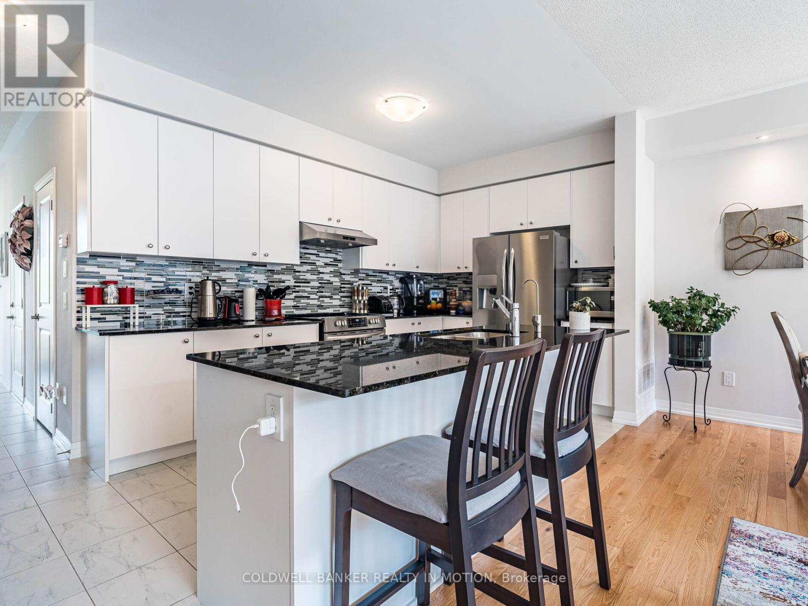 353 Provident Way, Hamilton (Mount Hope), Ontario  L0R 1W0 - Photo 11 - X12216266