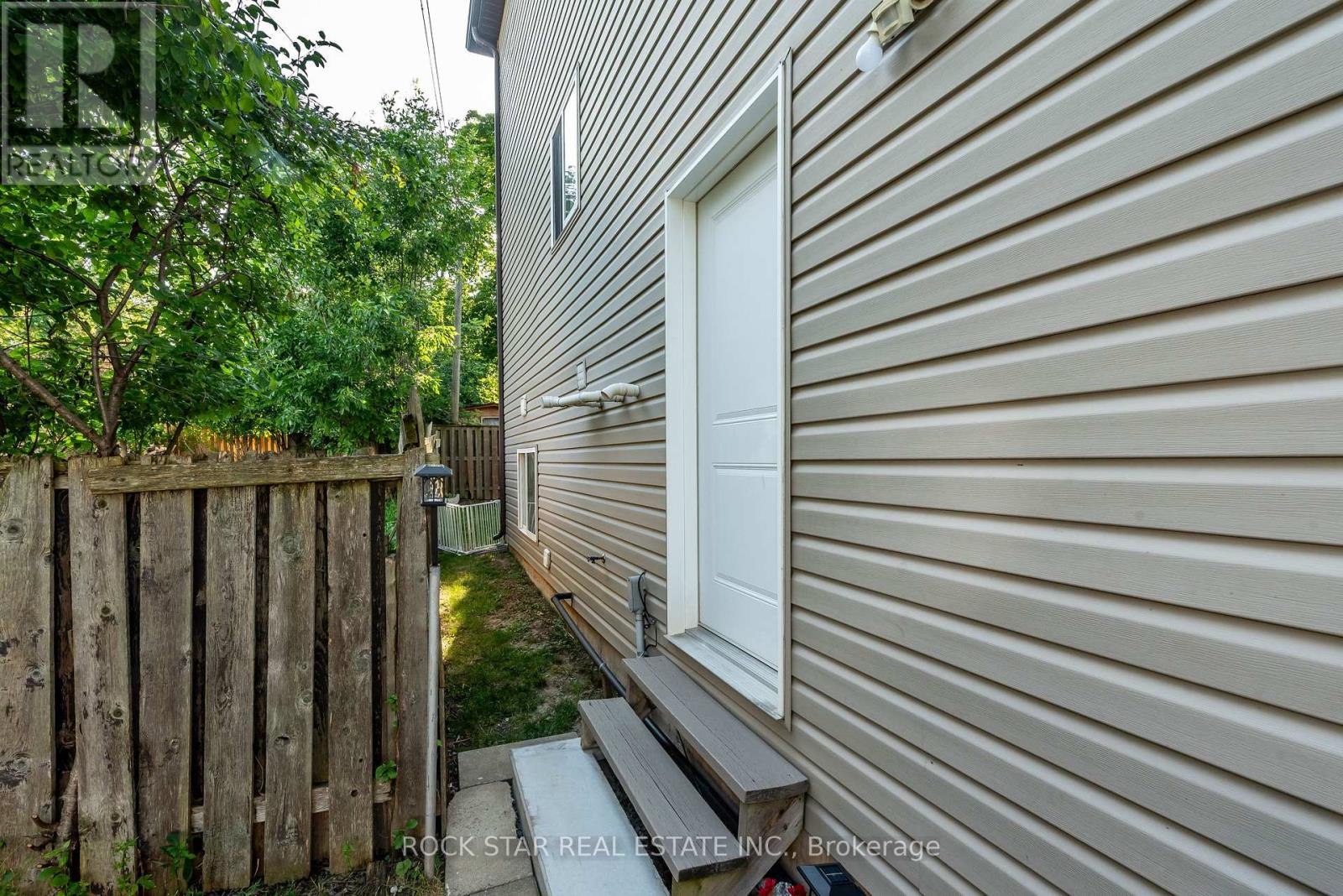 81 Wellington Street N, Thorold, Ontario  L2V 2E8 - Photo 31 - X12216341