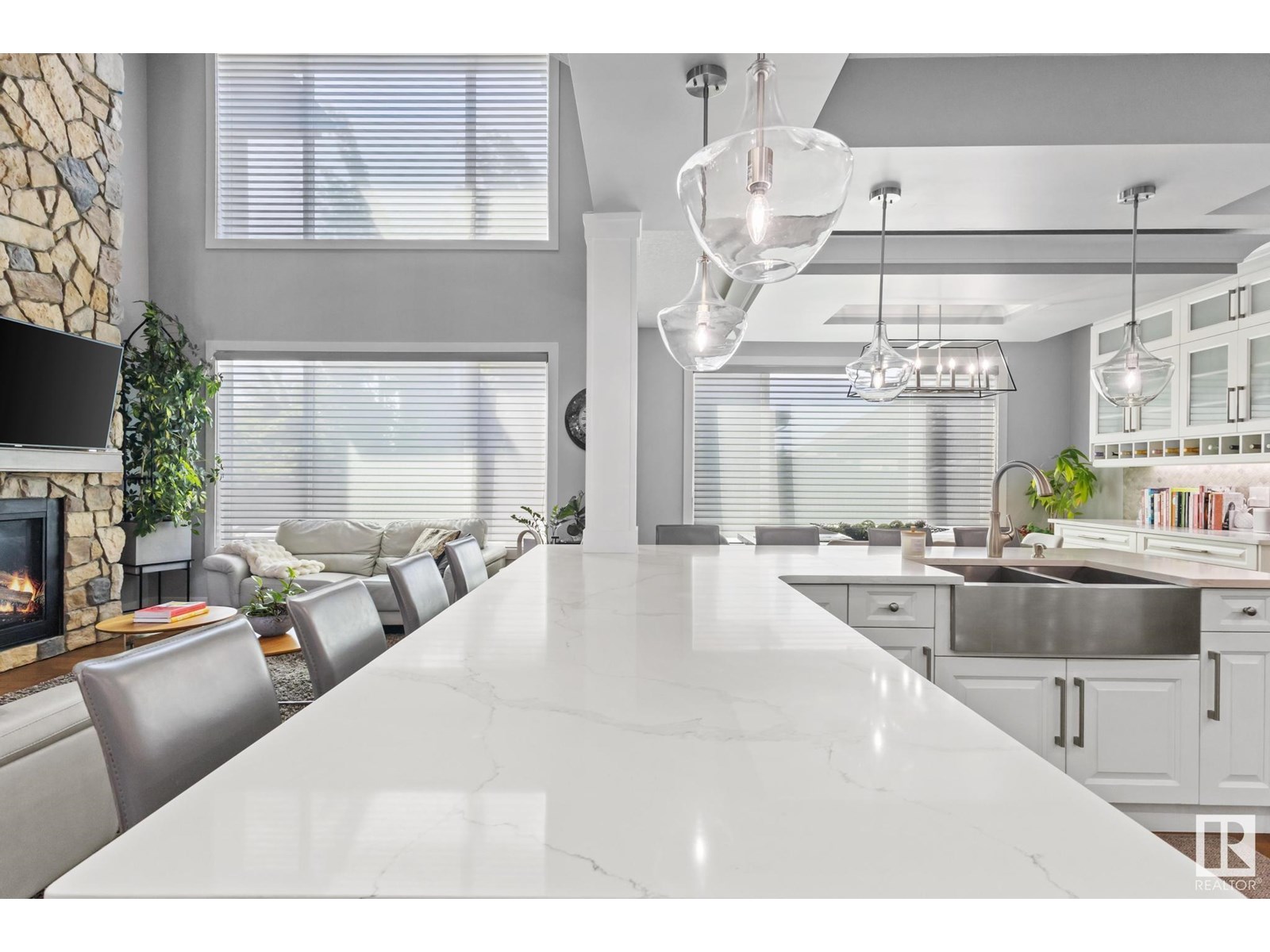 Property at 30 Kingsmeade CR image 2