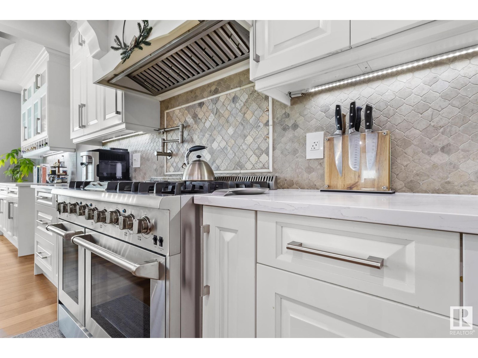 Property at 30 Kingsmeade CR image 4