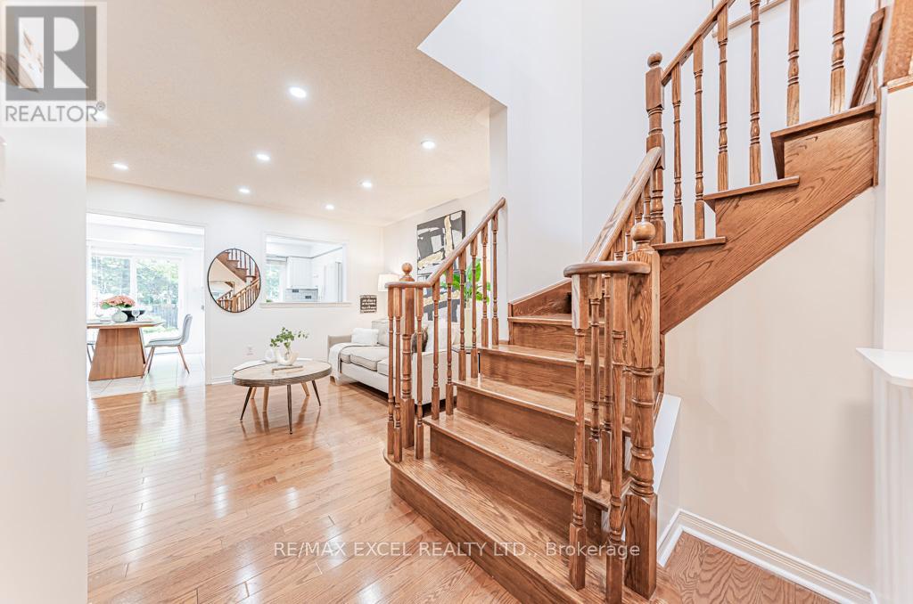 71a Montezuma Trail, Toronto (Agincourt North), Ontario  M1V 1K4 - Photo 3 - E12216318