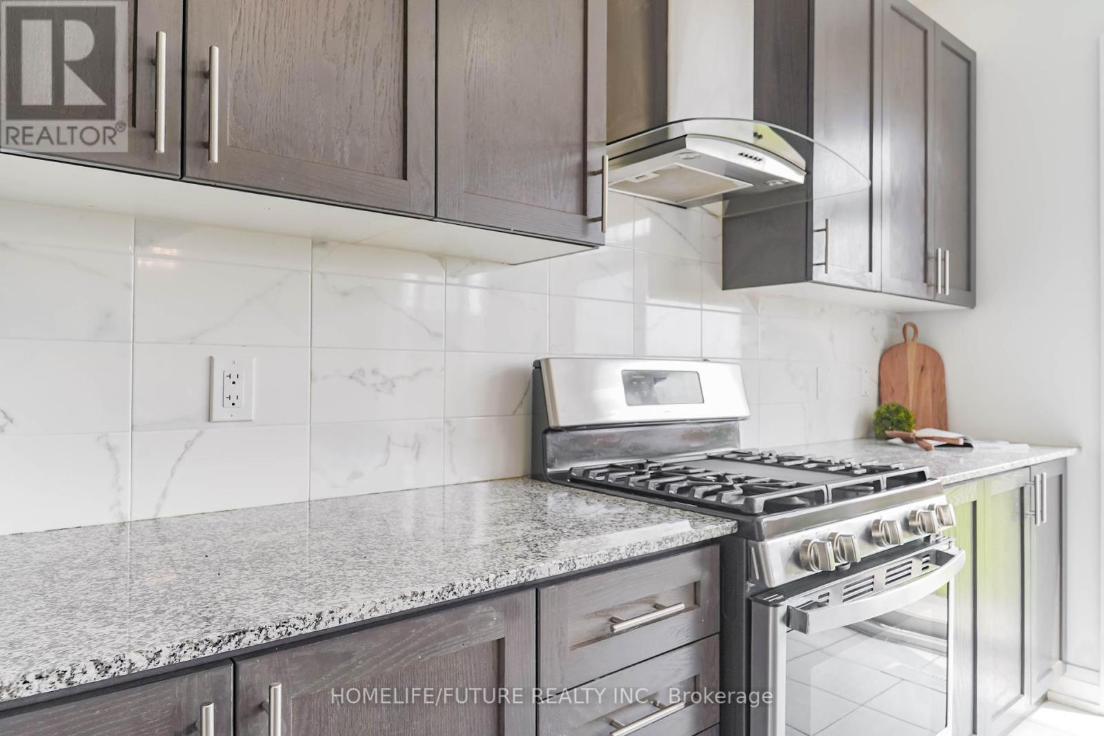 9 Christine Elliott Avenue, Whitby, Ontario  L1P 0B8 - Photo 12 - E12216121