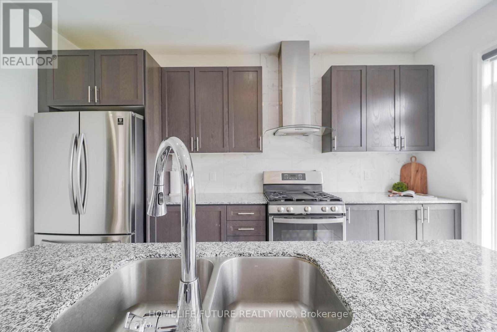 9 Christine Elliott Avenue, Whitby, Ontario  L1P 0B8 - Photo 13 - E12216121