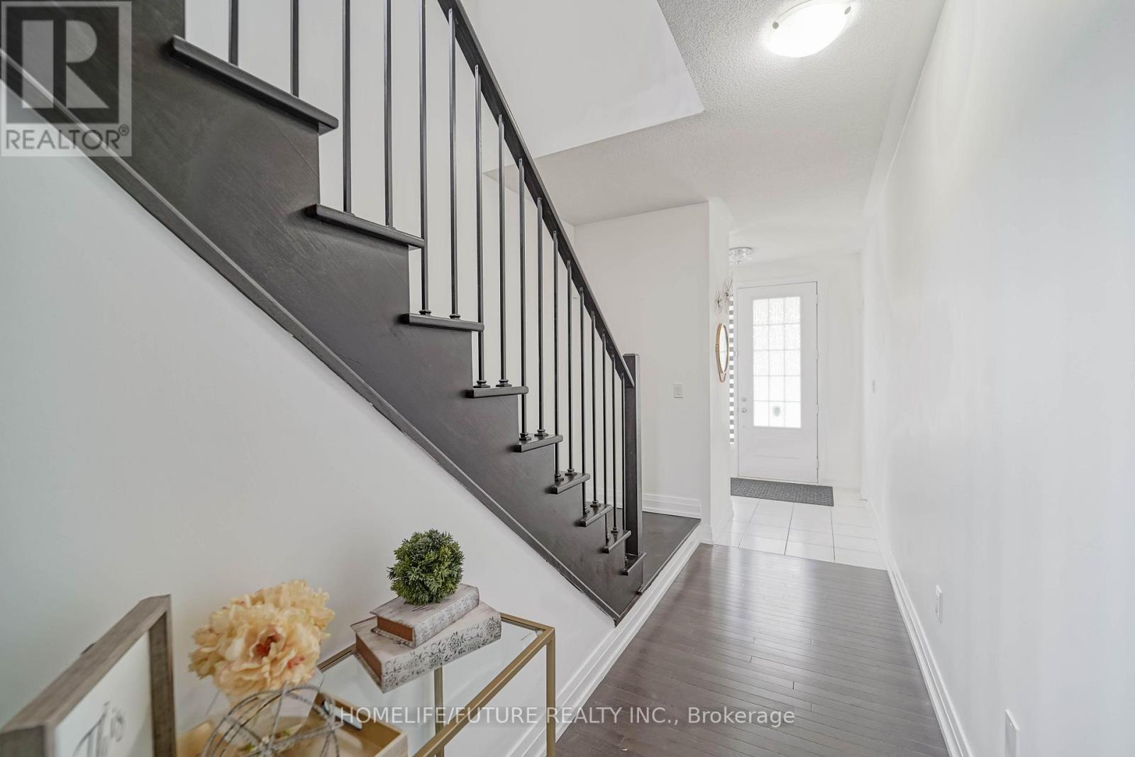 9 Christine Elliott Avenue, Whitby, Ontario  L1P 0B8 - Photo 4 - E12216121