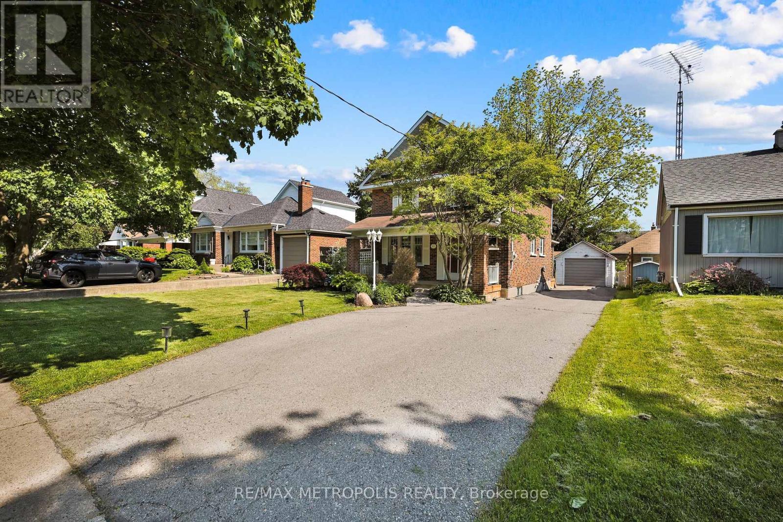 463 Athol Street E, Oshawa (Central), Ontario  L1H 1L5 - Photo 2 - E12215884