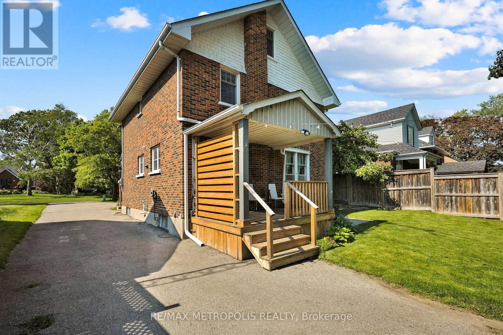 463 Athol Street E, Oshawa (Central), Ontario  L1H 1L5 - Photo 4 - E12215884