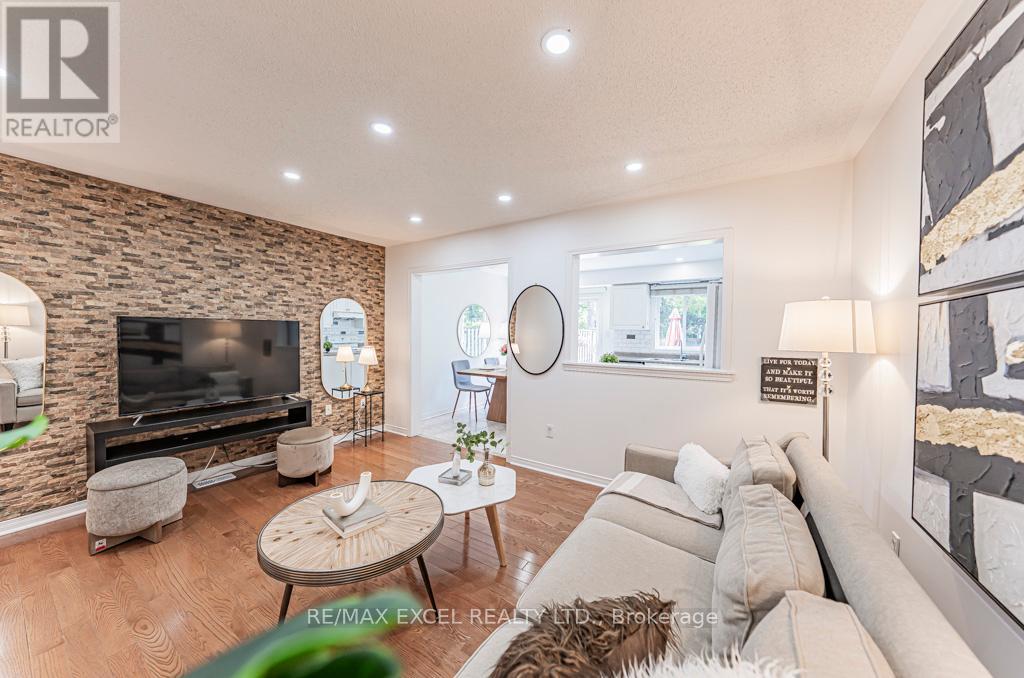 71a Montezuma Trail, Toronto (Agincourt North), Ontario  M1V 1K4 - Photo 8 - E12216318