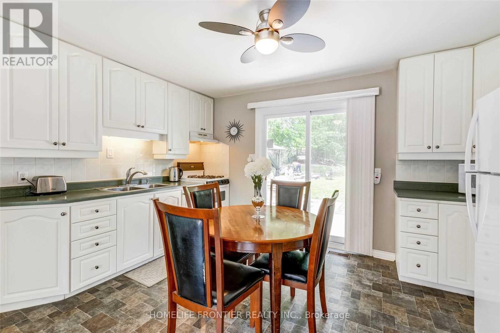 304 Old Homestead Road, Georgina (Keswick North), Ontario  L4P 1E7 - Photo 3 - N12216200