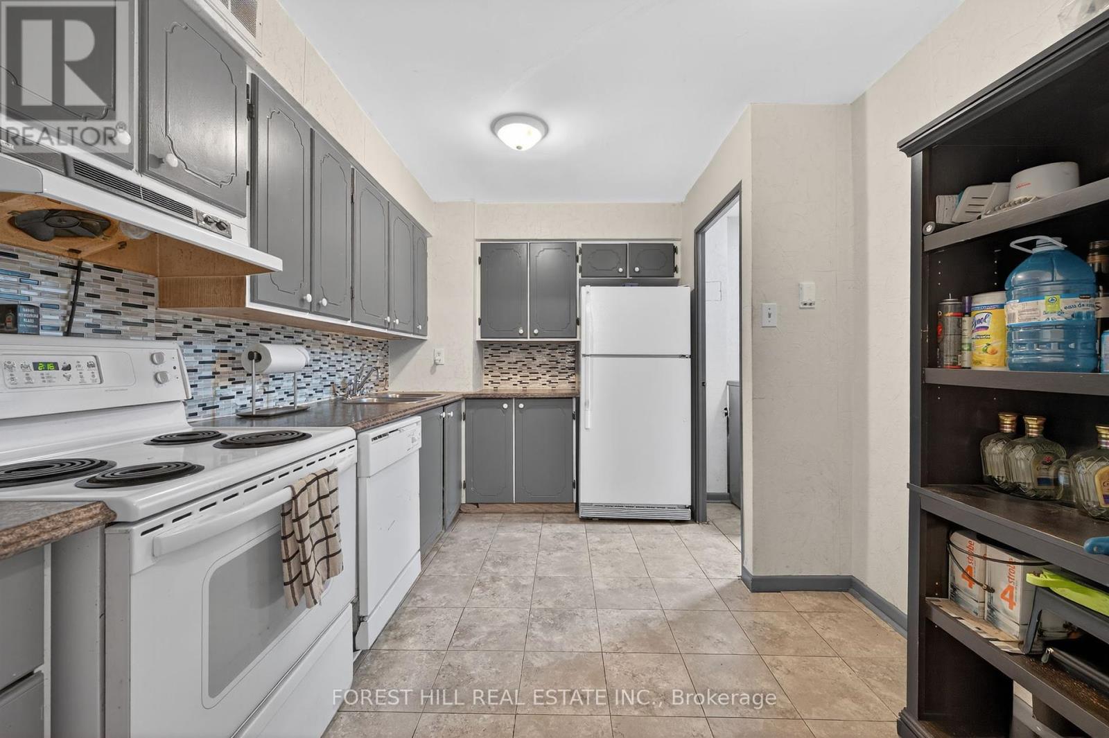 102 - 1 Royal Orchard Boulevard, Markham (Royal Orchard), Ontario  L3T 3C2 - Photo 6 - N12216206