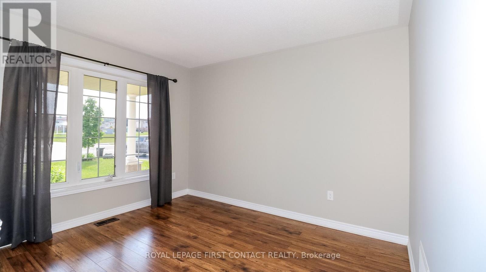 184 Maplewood Drive, Essa (Angus), Ontario  L0M 1B4 - Photo 5 - N12216015