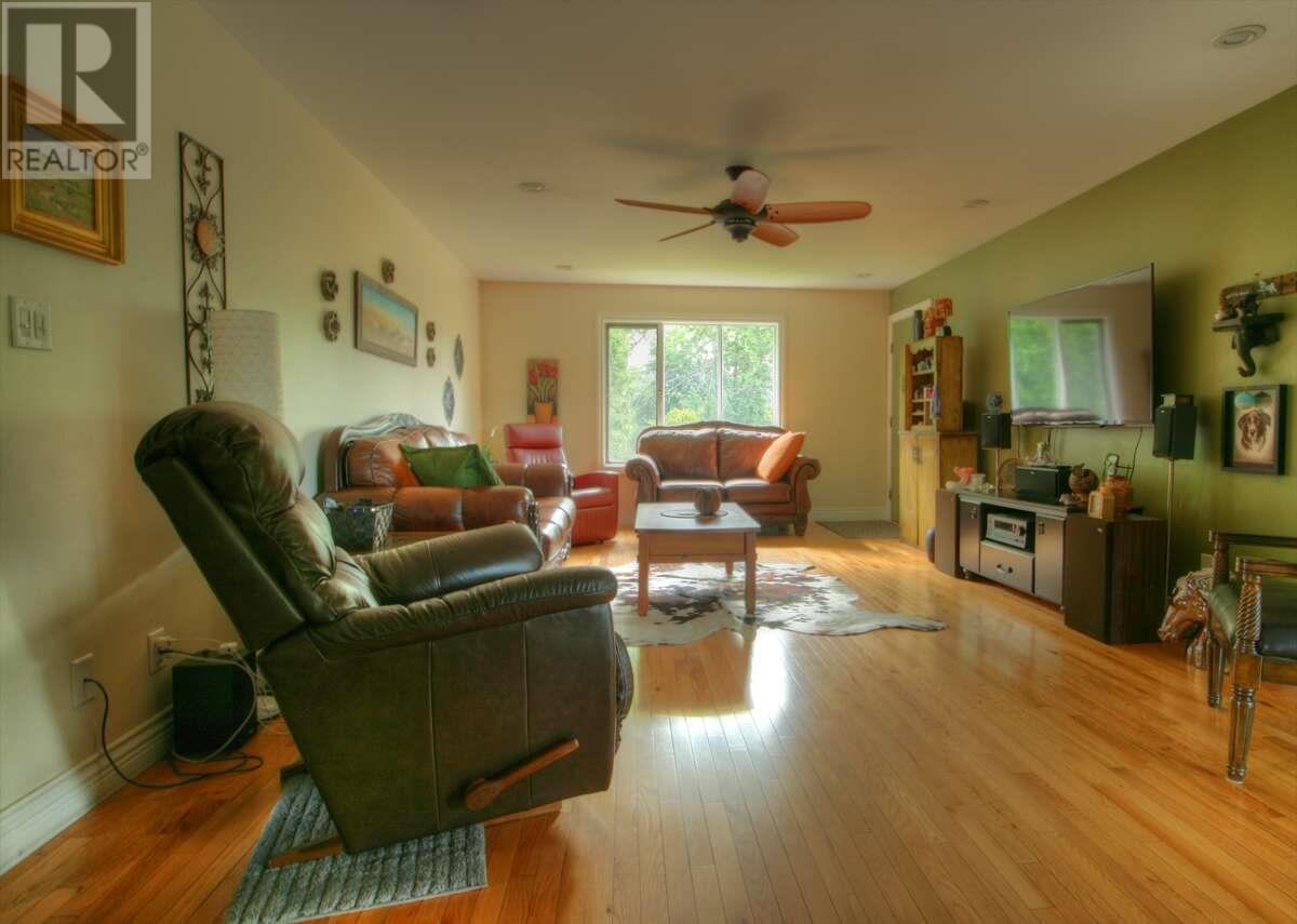 975 Mountview Road, Vernon, British Columbia  V1B 3A5 - Photo 8 - 10352031