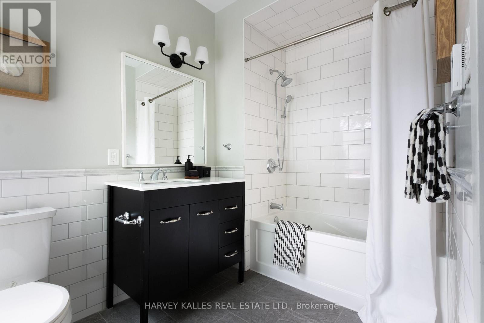 410 Roxton Road, Toronto (Palmerston-Little Italy), Ontario  M6G 3R2 - Photo 32 - C12216400