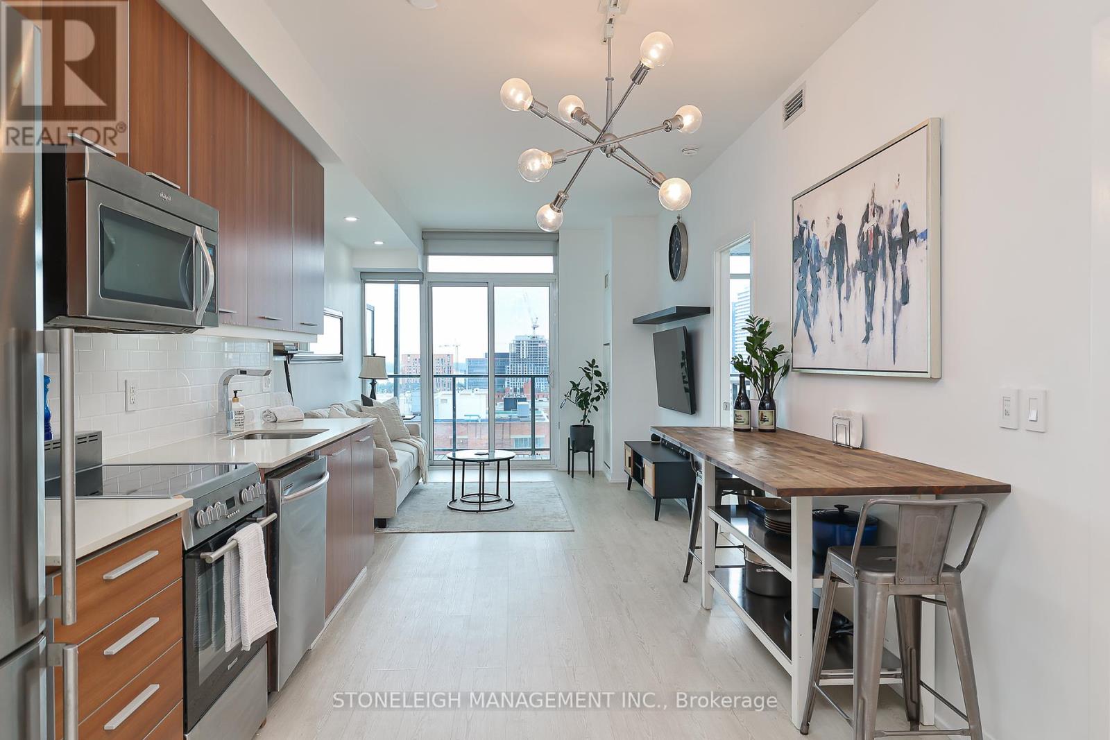 1306 - 105 George Street, Toronto, Ontario  M5S 3E6 - Photo 6 - C12216528