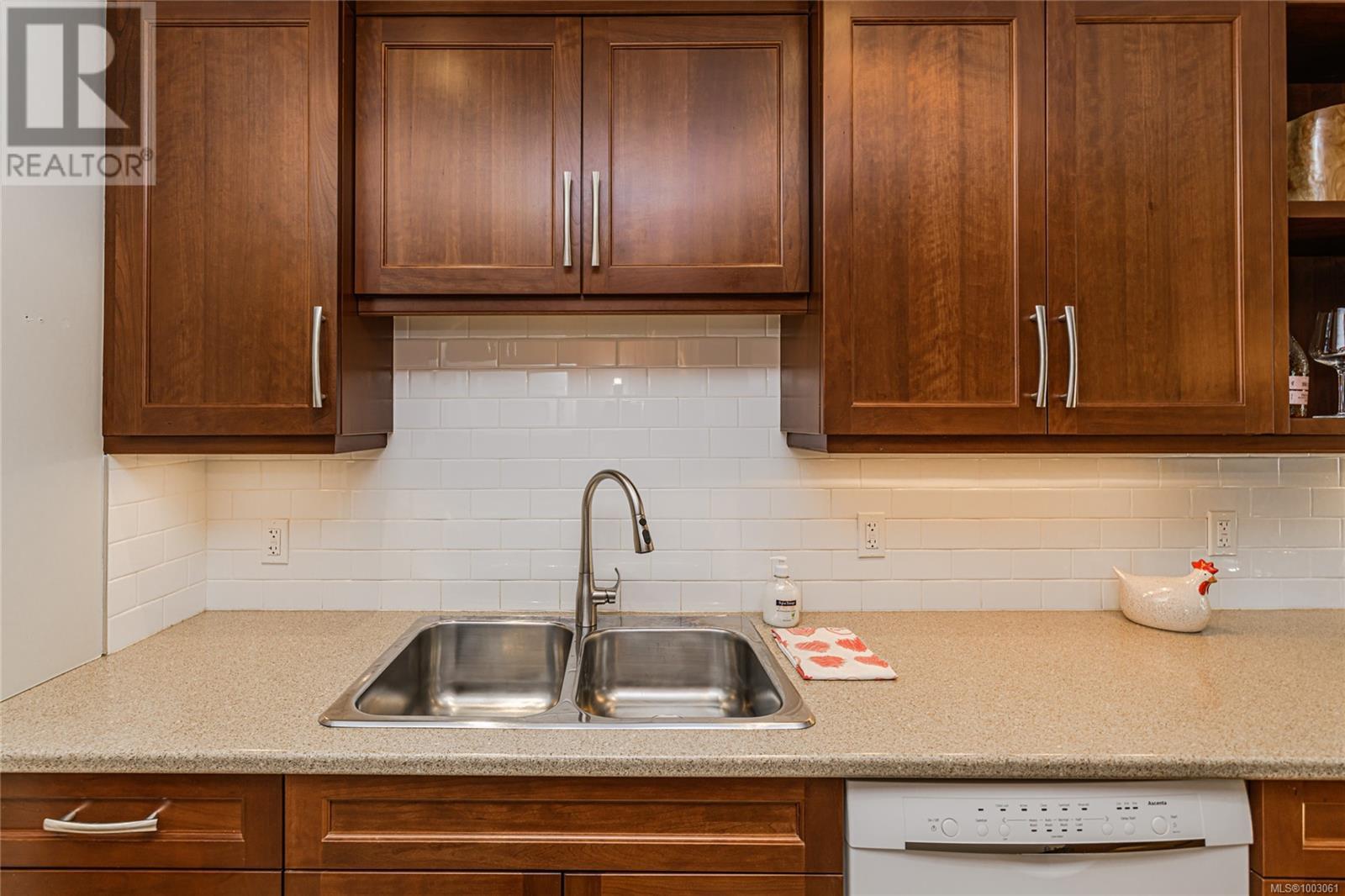 107 1012 Pakington St, Victoria, British Columbia  V8V 3A1 - Photo 10 - 1003061