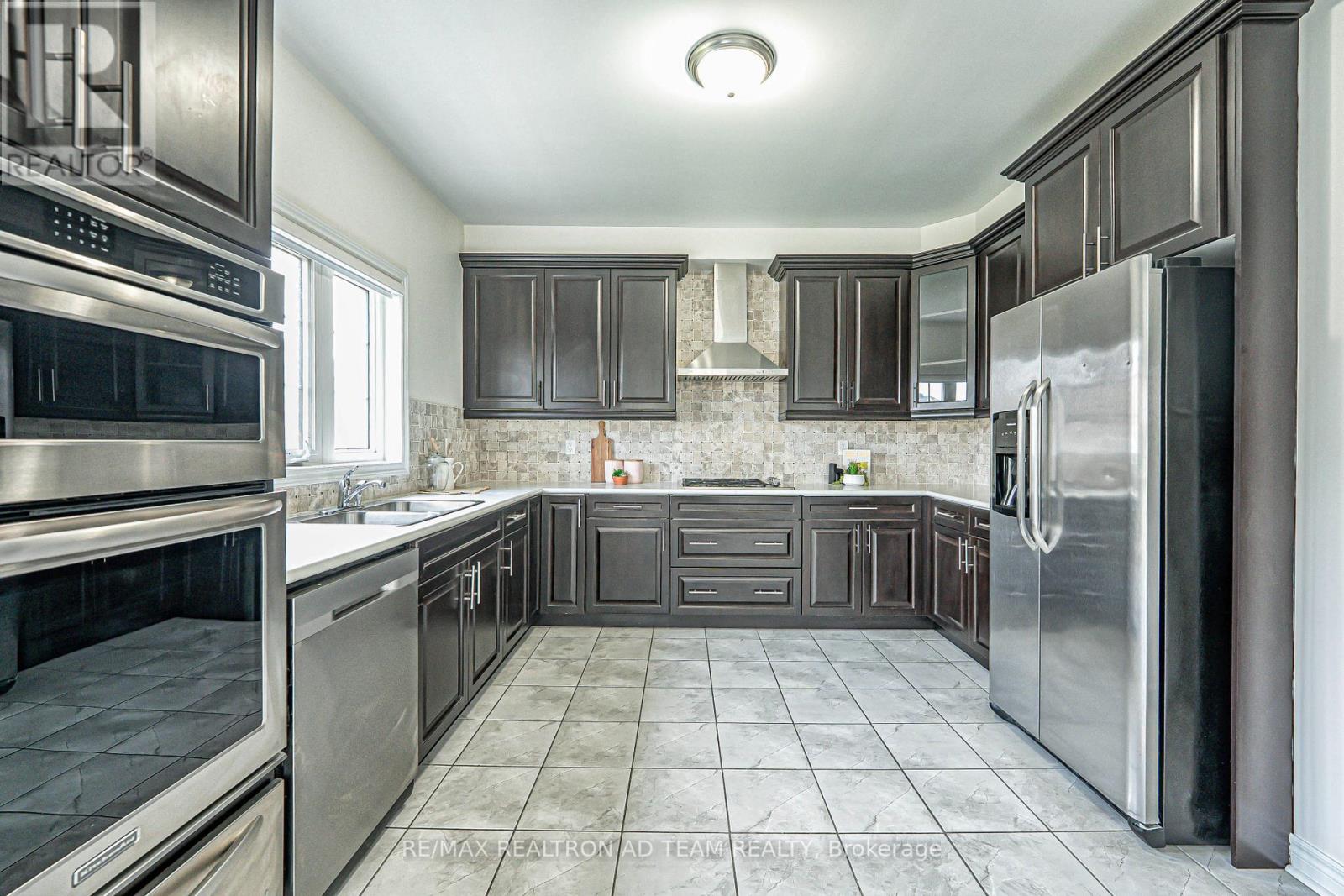 35 Mccourt Drive, Ajax, Ontario  L1Z 0P1 - Photo 12 - E12216375
