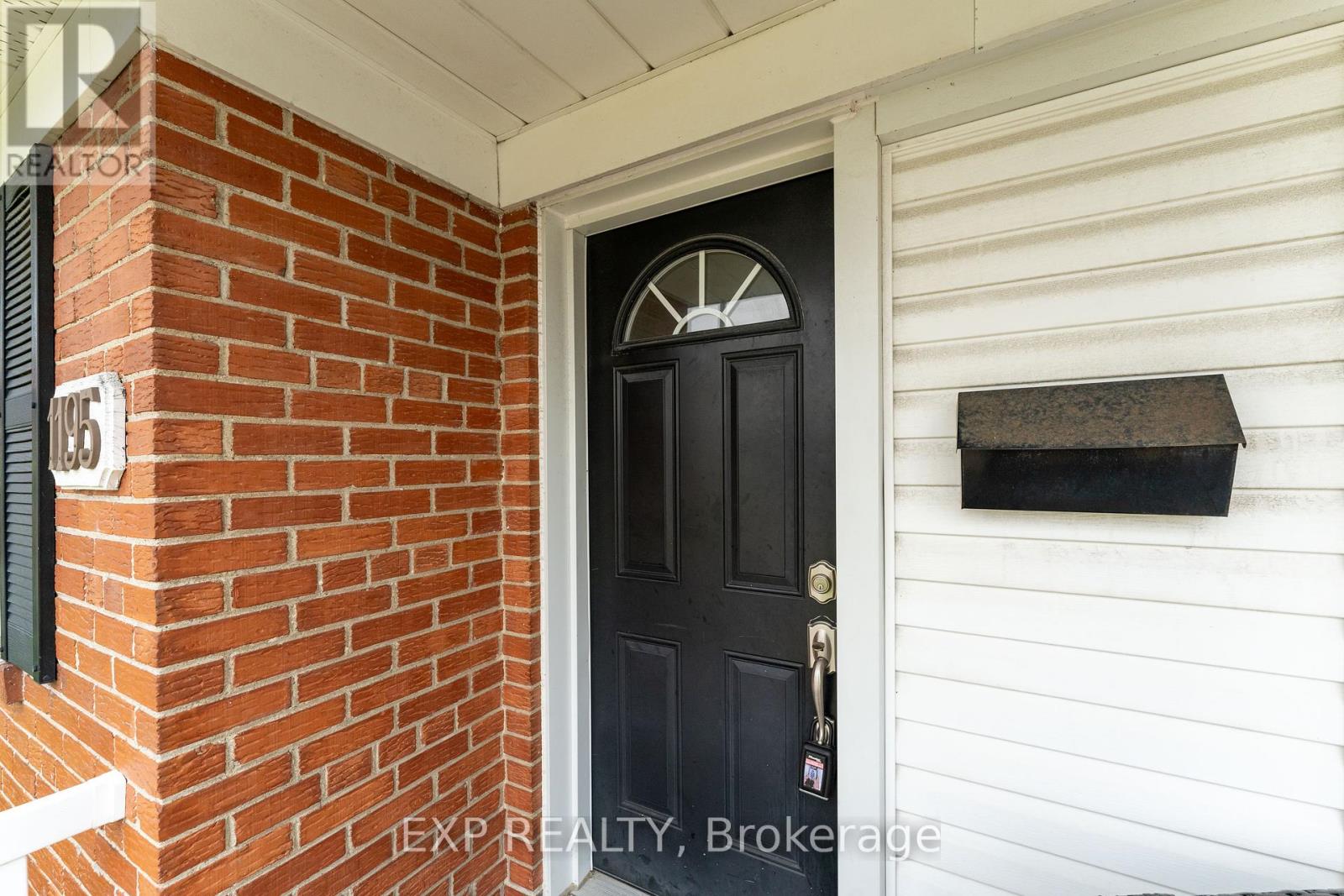 1195 Wecker Drive, Oshawa, Ontario  L1J 3N9 - Photo 4 - E12216513