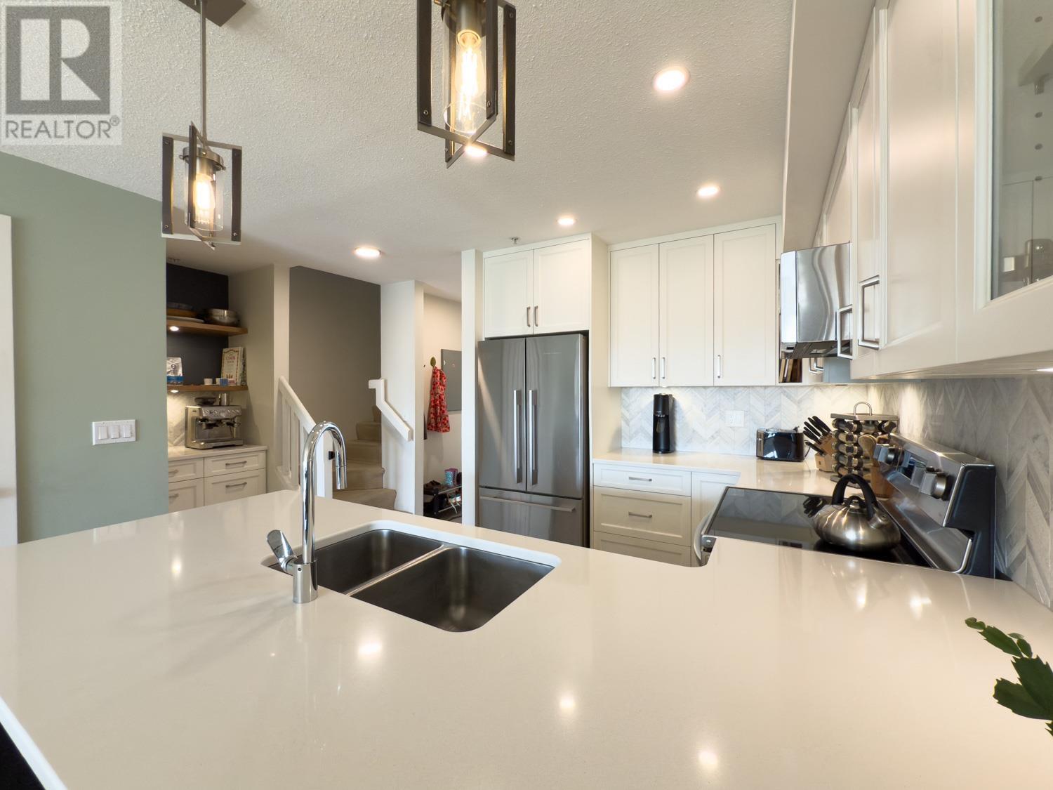 306 1707 CHARLES STREET, Vancouver, British Columbia