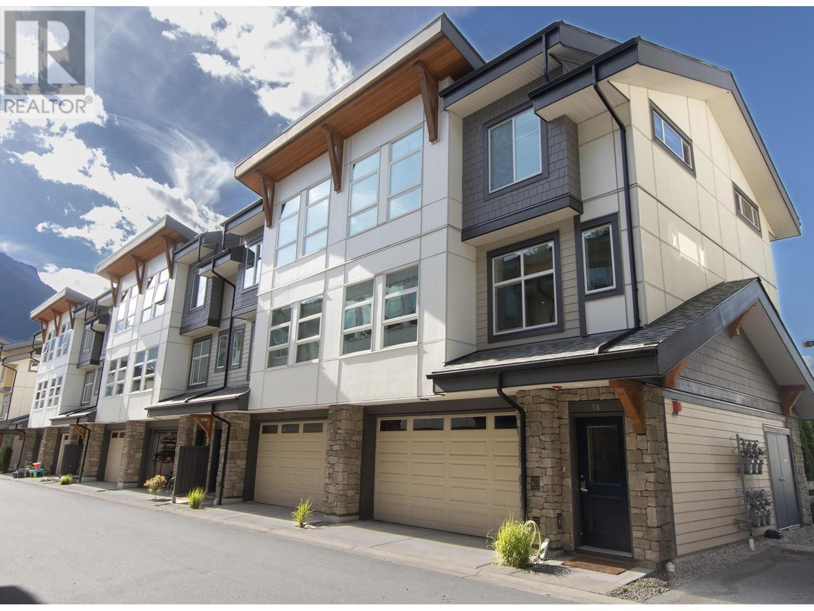 18 39548 LOGGERS LANE, Squamish, British Columbia
