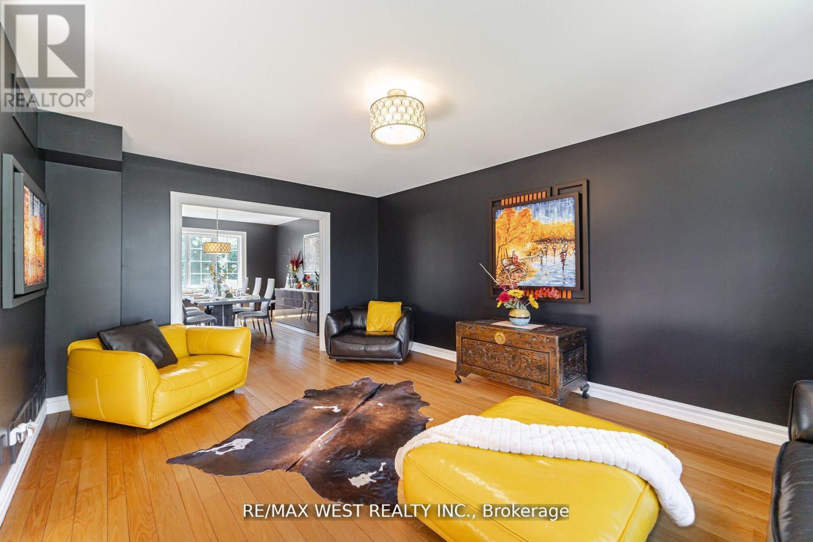 7 Stewart Crescent, Essa (Thornton), Ontario  L0L 2N0 - Photo 3 - N12216335
