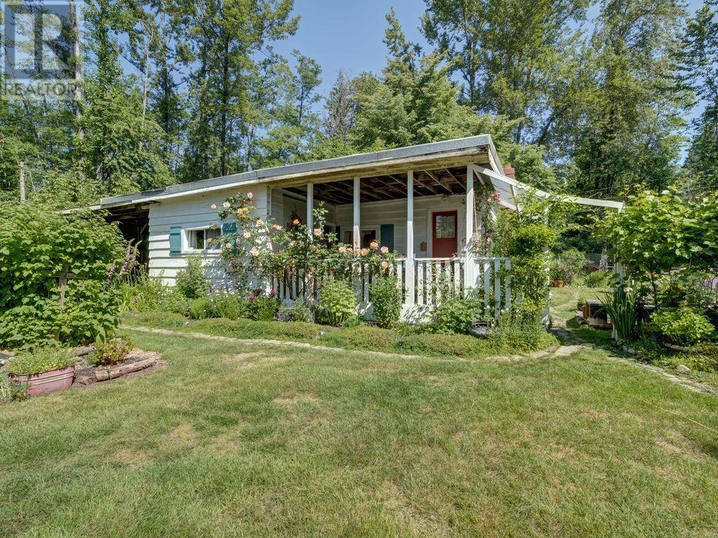 Property at 947 NORTH ROAD image 1